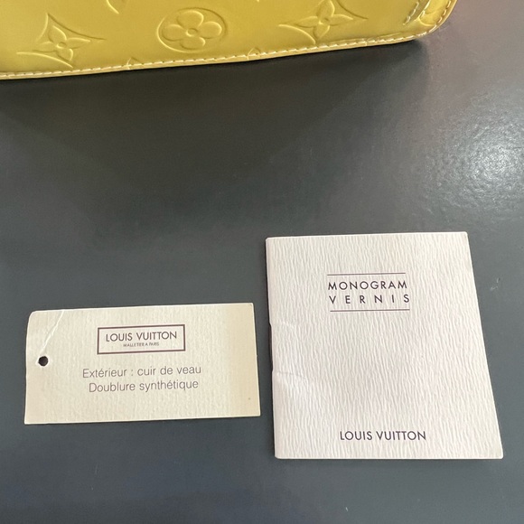 Great shape other then some slight discoloration on the back from storage. - Picture 6 of 10